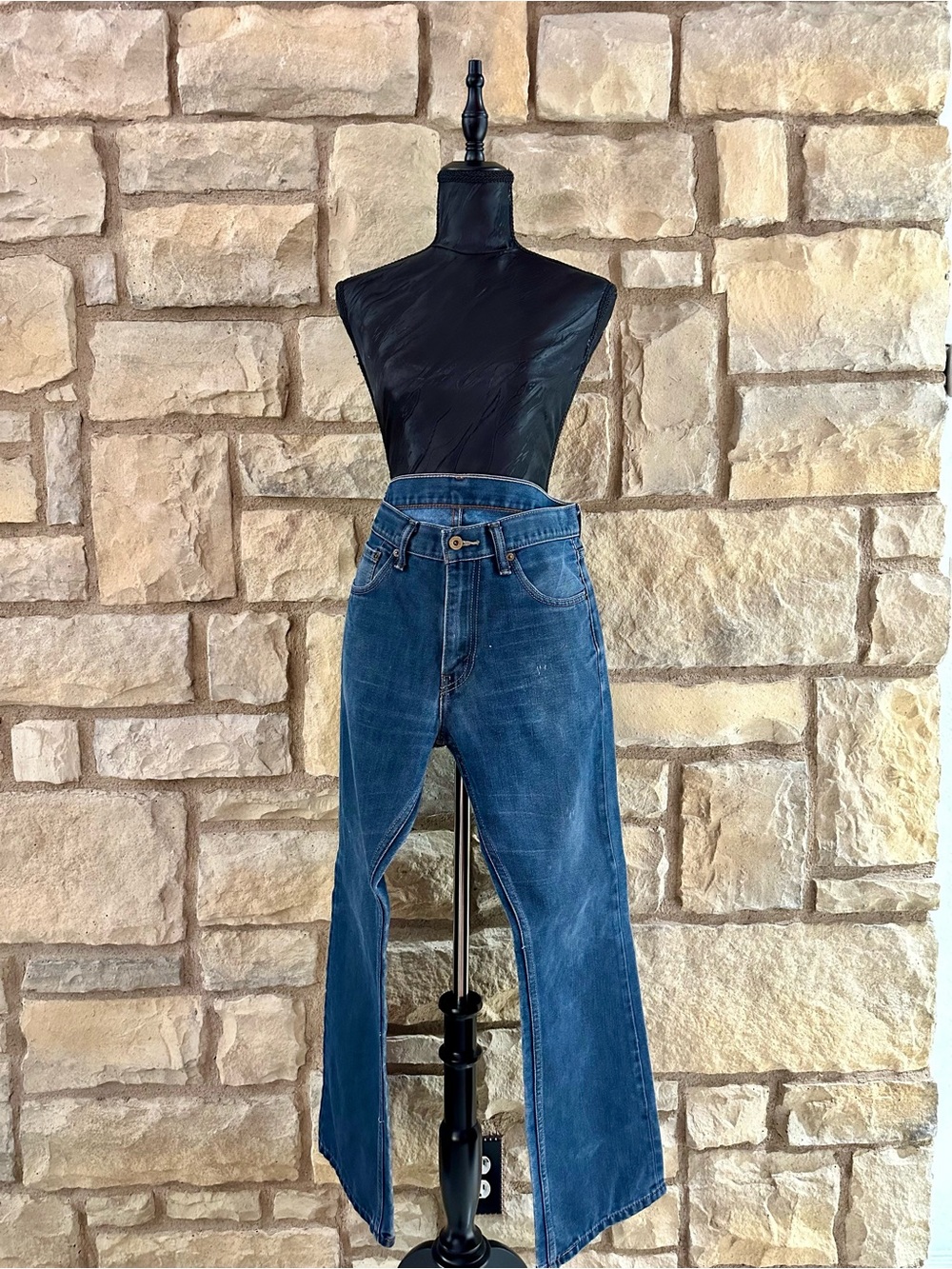 Levi's Women's Straight Leg Jeans in Medium Blue Wash